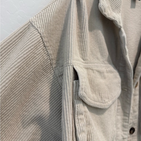 Forever 21 Women’s Beige Corduroy Button Up Jacket Oversized Pockets NWOT - Picture 2 of 3